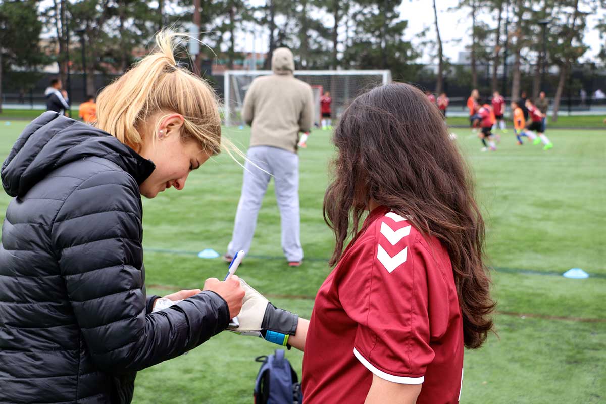 Rosie White signing autographs. (Rosie White)