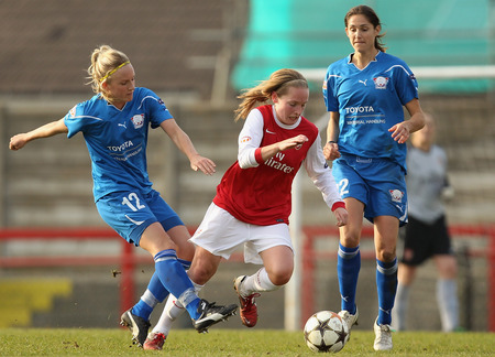 Arsenal's Kim Little evading defenders. (Getty Images)