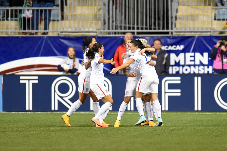 USWNT celebrates its 3-0 win over Mexico to qualify for the 2015 World Cup.