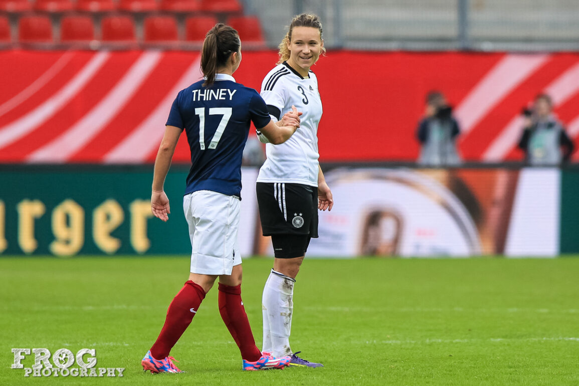 France's Gaëtane Thiney (17) and Germany's Josephine Henning (3)