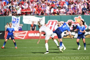 Becky Sauerbrunn (4) and Hannah Wilkinson (17) vie for the ball.