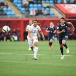 England's Alex Scott and France's Louisa Nécib.