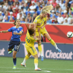 USA's Carli Lloyd (10) and Sweden's Emilia Appelqvist (20) and Sofia Jakobsson (10).