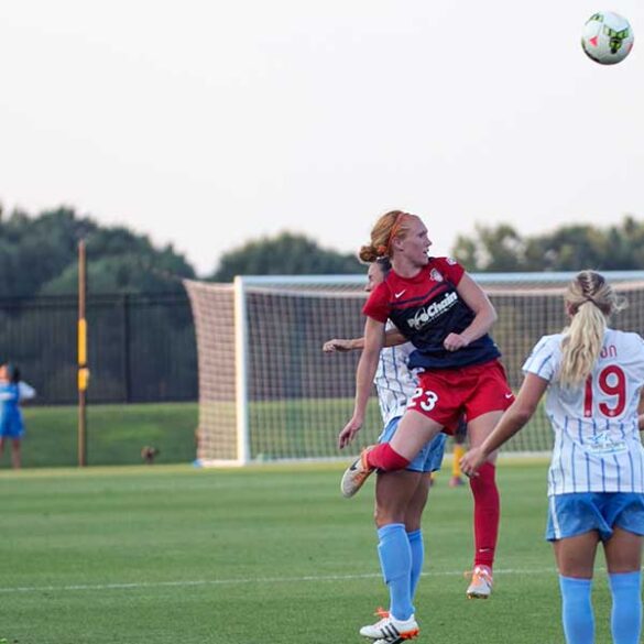Tori Huster against the Chicago Red Stars.
