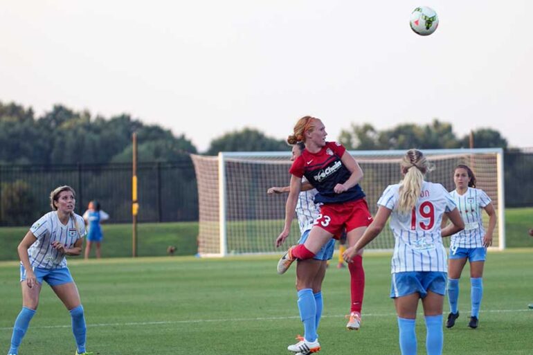 Tori Huster against the Chicago Red Stars.