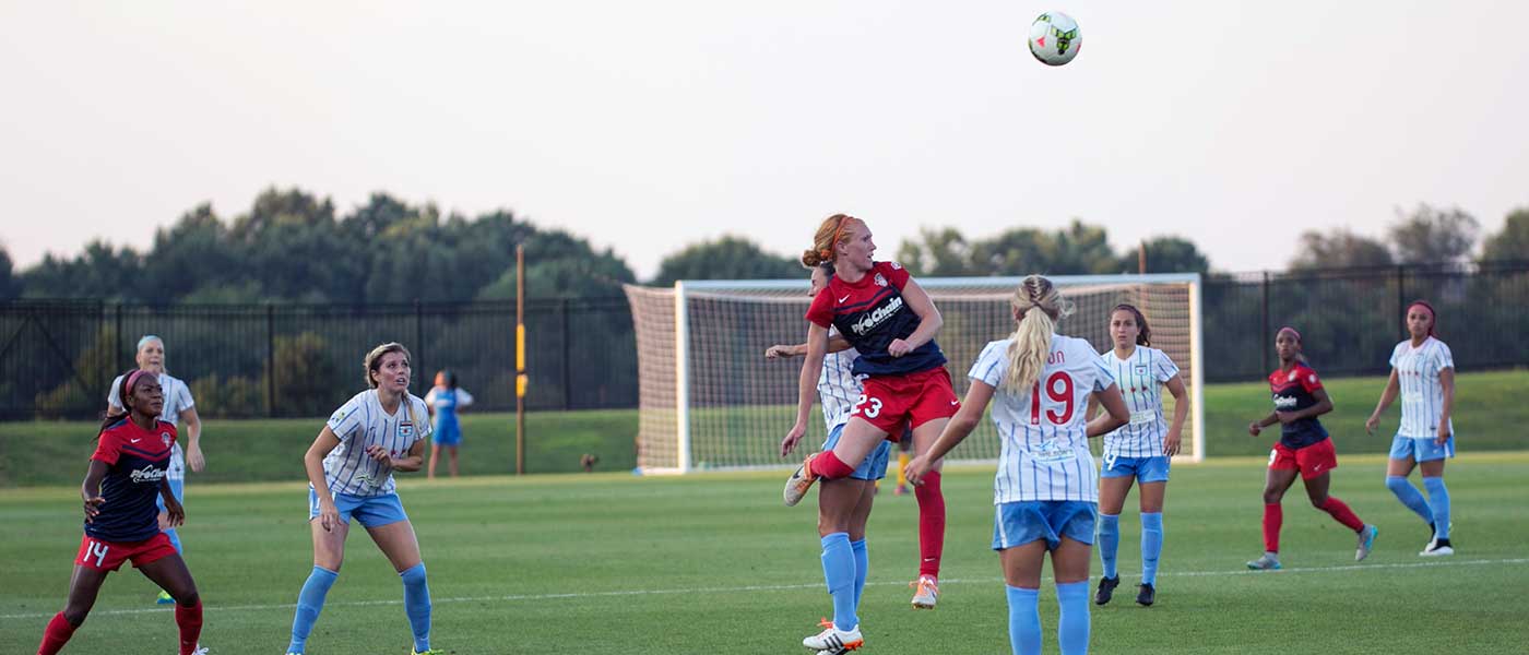 Tori Huster against the Chicago Red Stars.