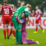 SV Weder Bremen players celebrate the 1-1 draw against FFC Frankfurt.