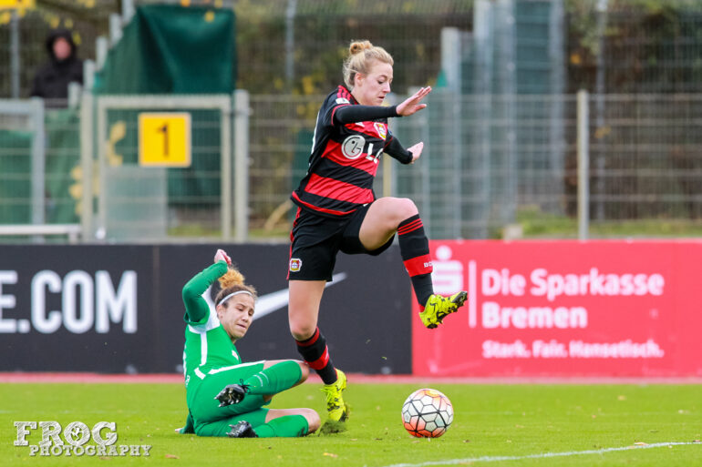 Daniela Schacher of SV Werder Bremen and Carolin Simon of Bayer 04 Leverkusen.