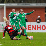 Carolin Simon (B04L) and Stefanie Antonia Sanders (WB) battle for the ball.