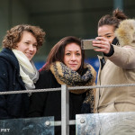 Josephine Hennings, Nadine keßler and Lena Lotzen take a selfie.