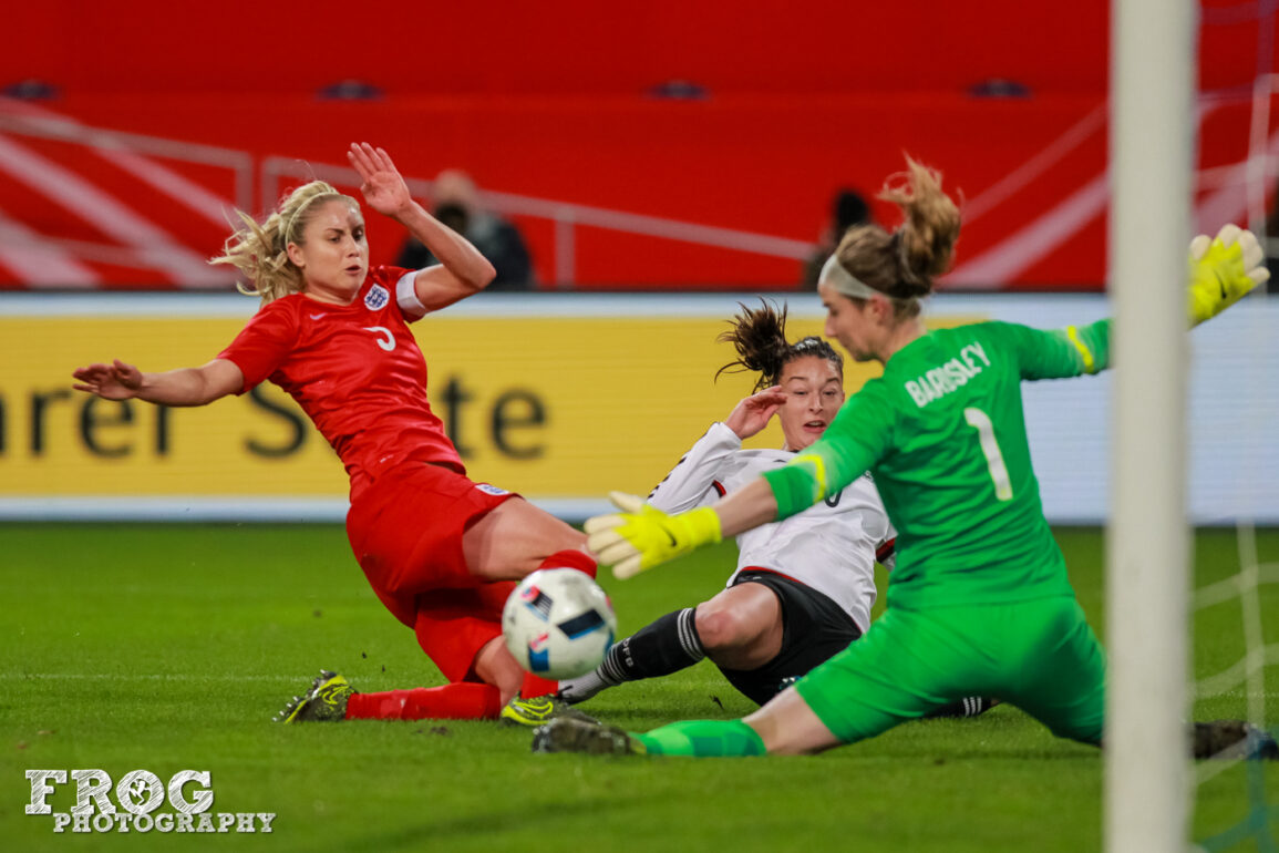 Karen Bardsley (ENG) saves a shot by Felicitas Rauch (GER).