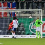 Almuth Schult (WOB) misses Camille Abily's free kick (OL)