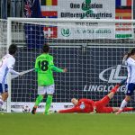 Almuth Schult (WOB) can't get to Dzsenifer Marozsán's shot (OL).