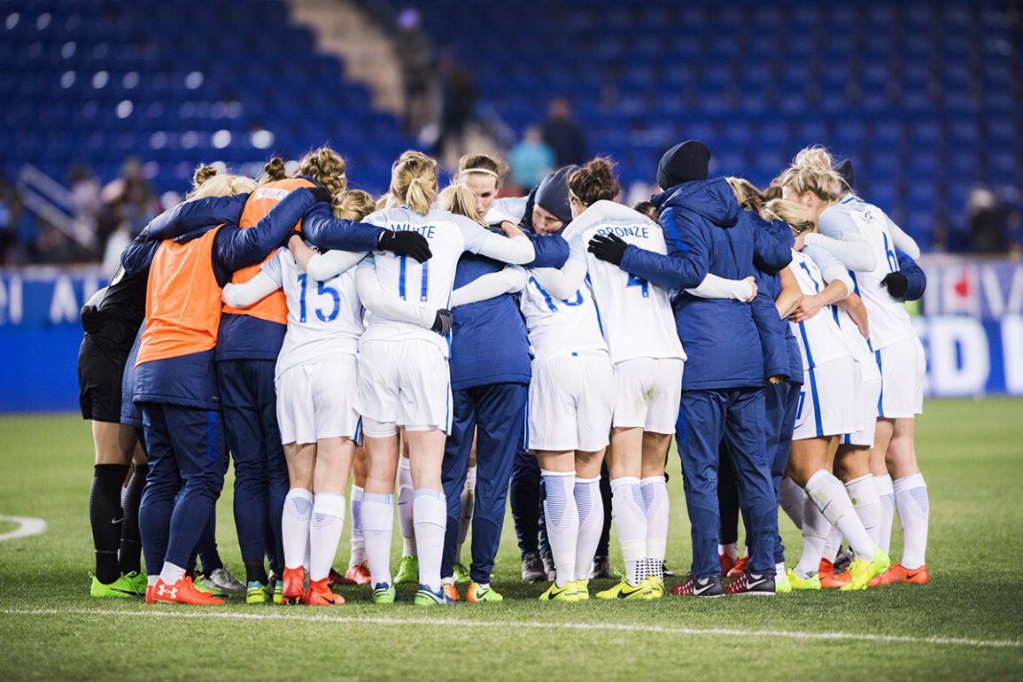 England huddle after the Lionesses defeated the USWNT, 1-0, at the 2017 SheBelieves Cup.