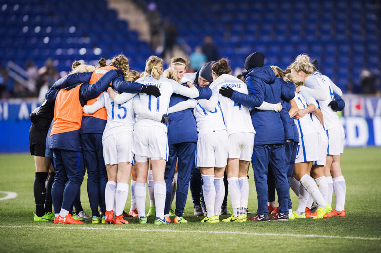 England huddle after the Lionesses defeated the USWNT, 1-0, at the 2017 SheBelieves Cup.