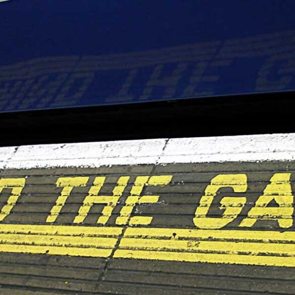 Mind the Gap signage by clicsorious of wikicommons