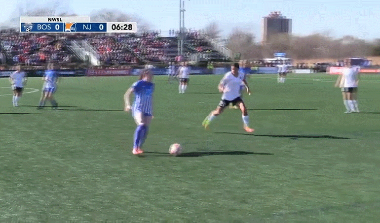 Rose Lavelle nutmegs Sam Kerr