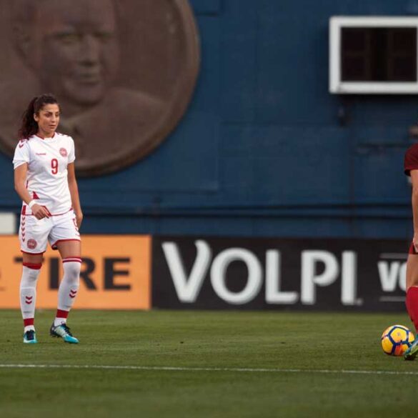 Nadia Nadim and Abby Dahlkemper square off. (Manette Gonzales)