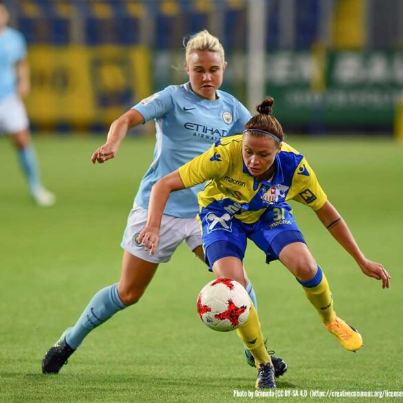 Izzy Christiansen battles Stefanie Enzinger in Champions League action. (Granada, WikiCommons)