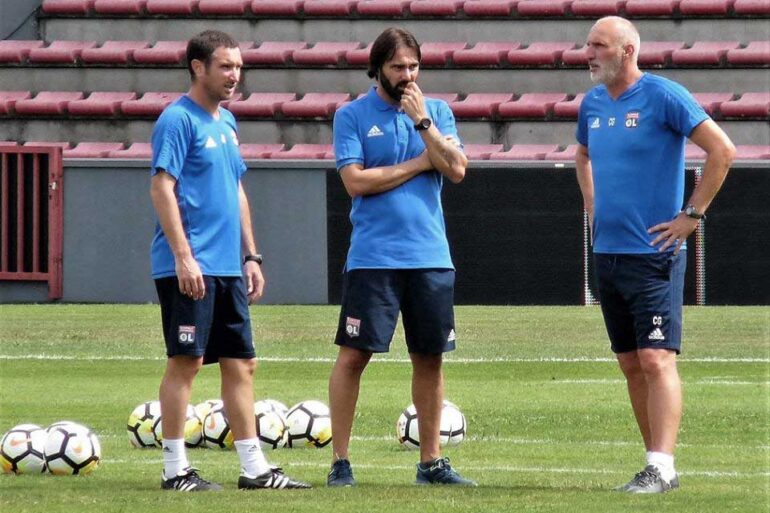 Olympique Lyon head coach Reynald Pedros (center) and staff. (Dominique Mallen, Wikicommons)