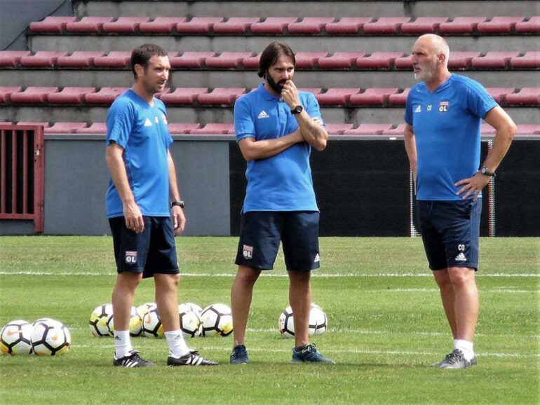 Olympique Lyon head coach Reynald Pedros (center) and staff. (Dominique Mallen, Wikicommons)