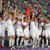 Lyon lifting the Champions League trophy. (Daniela Porcelli / OGM)