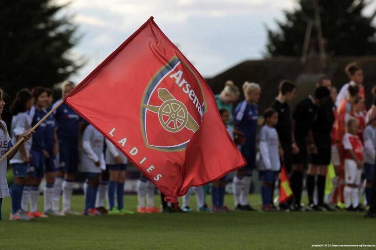 Arsenal flag before the game (joshhdss, Wiki Commons).