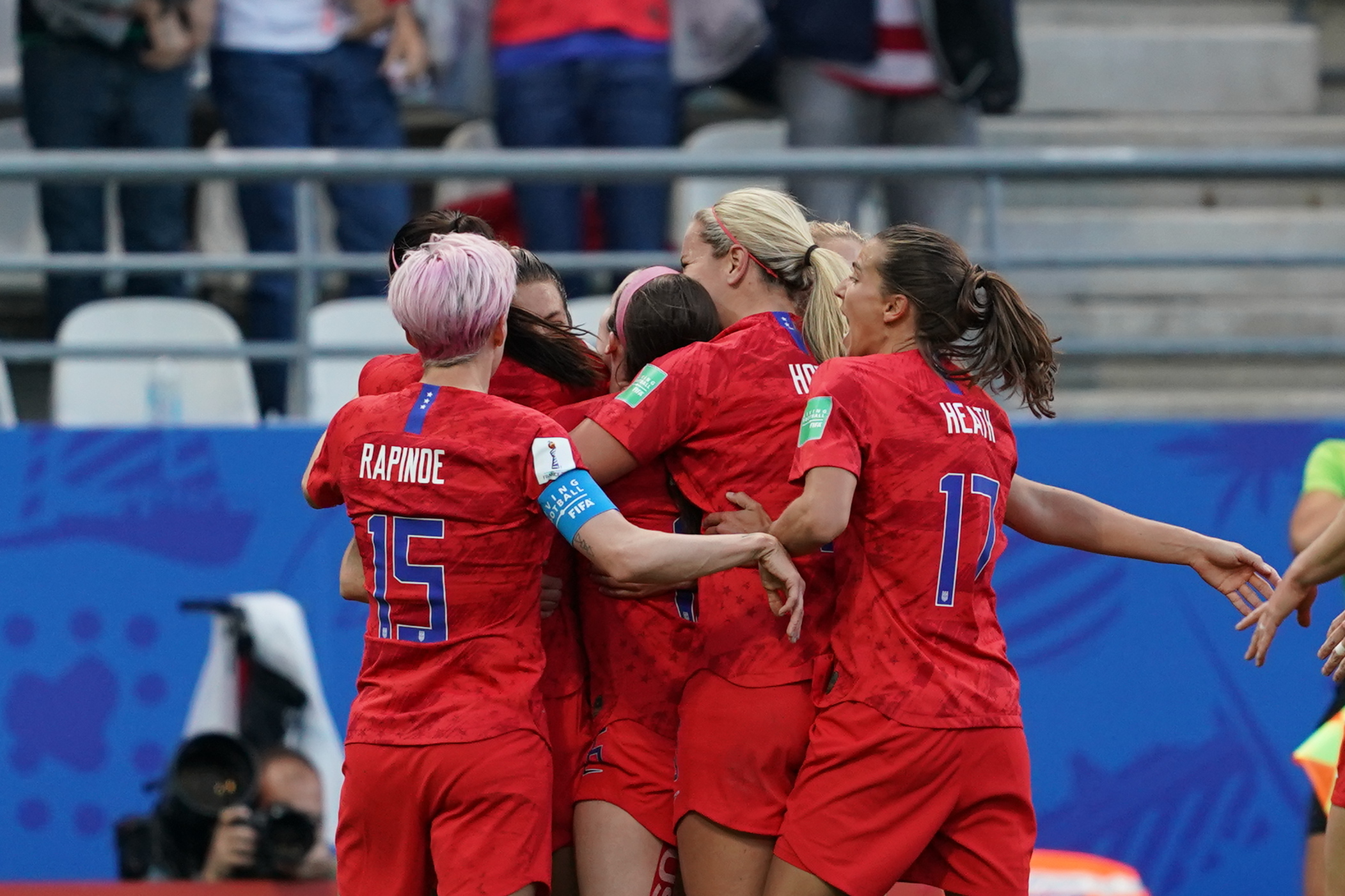 The USWNT celebrating. (Daniela Porcelli)