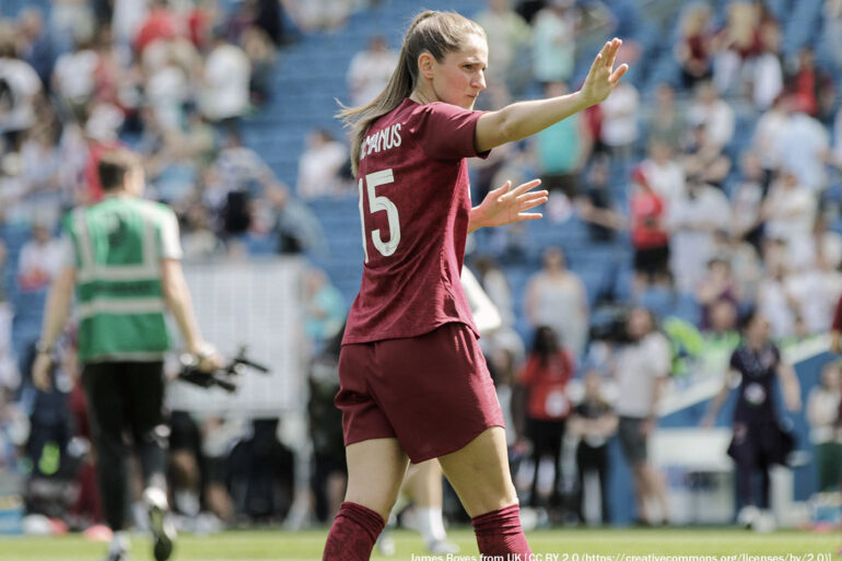 Abbie McManus for England. (James Boyes / Wikimedia Commons, James Boyes from UK [CC BY 2.0 (https://creativecommons.org/licenses/by/2.0)])