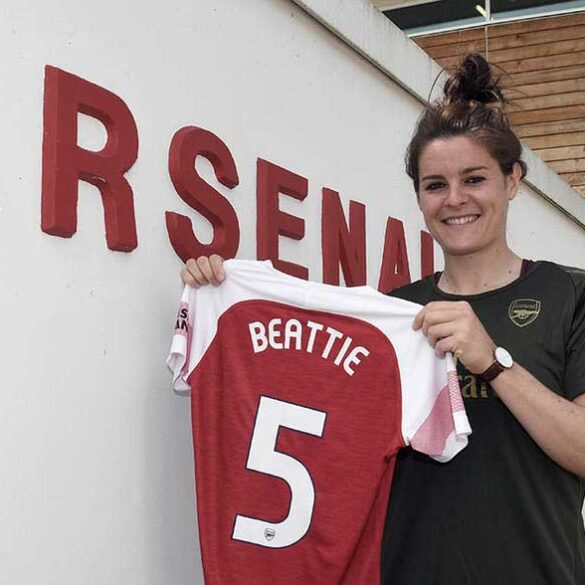 Jen Beattie re-signs with Arsenal. (Arsenal FC)