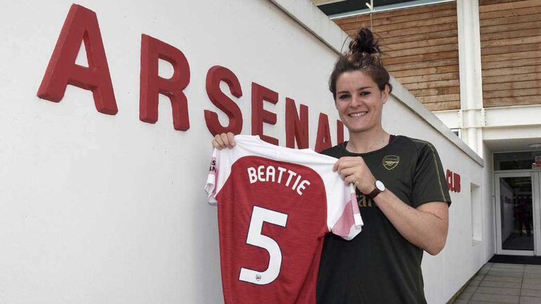 Jen Beattie re-signs with Arsenal. (Arsenal FC)