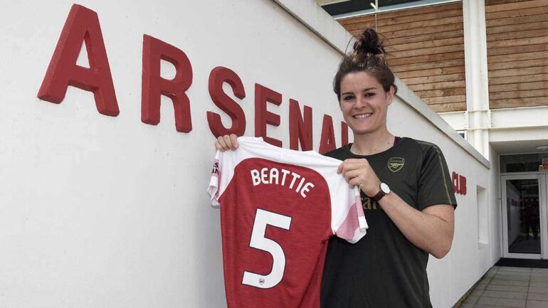 Jen Beattie re-signs with Arsenal. (Arsenal FC)
