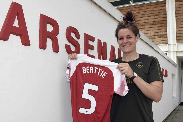 Jen Beattie re-signs with Arsenal. (Arsenal FC)
