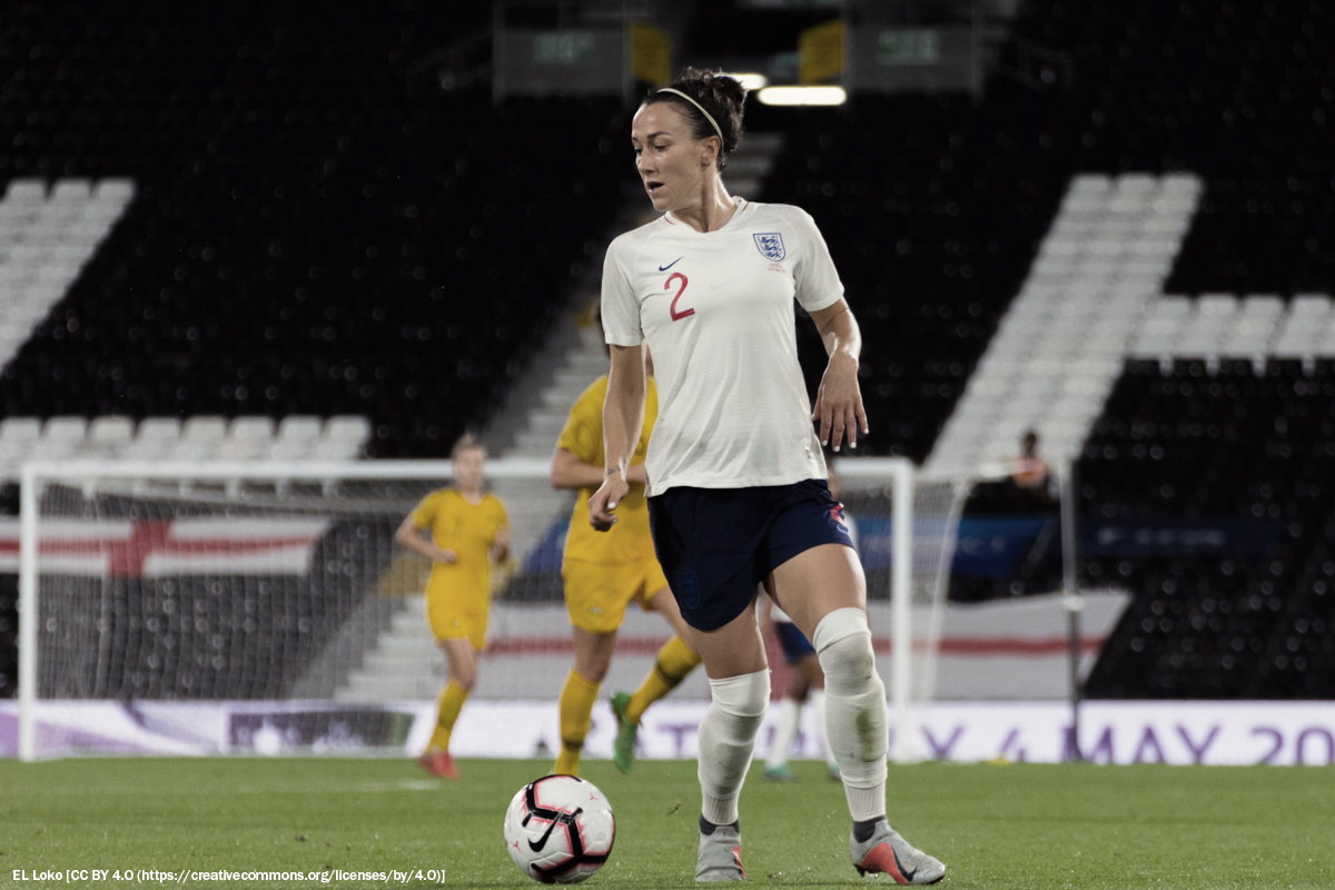 England's Lucy Bronze against Australia. (El Loko, Wikimedia Commons)