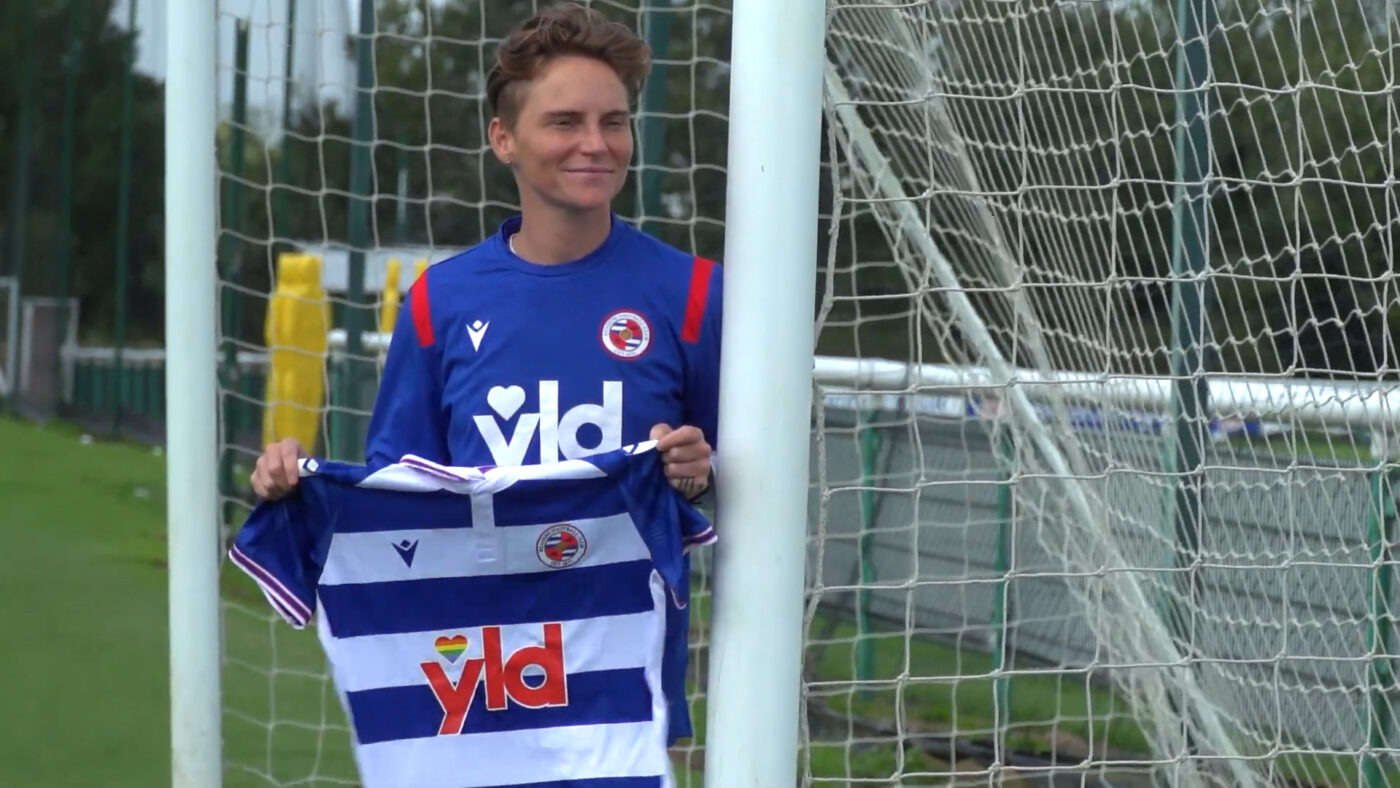 Jess Fishlock holding Reading jersey. (Reading FC)