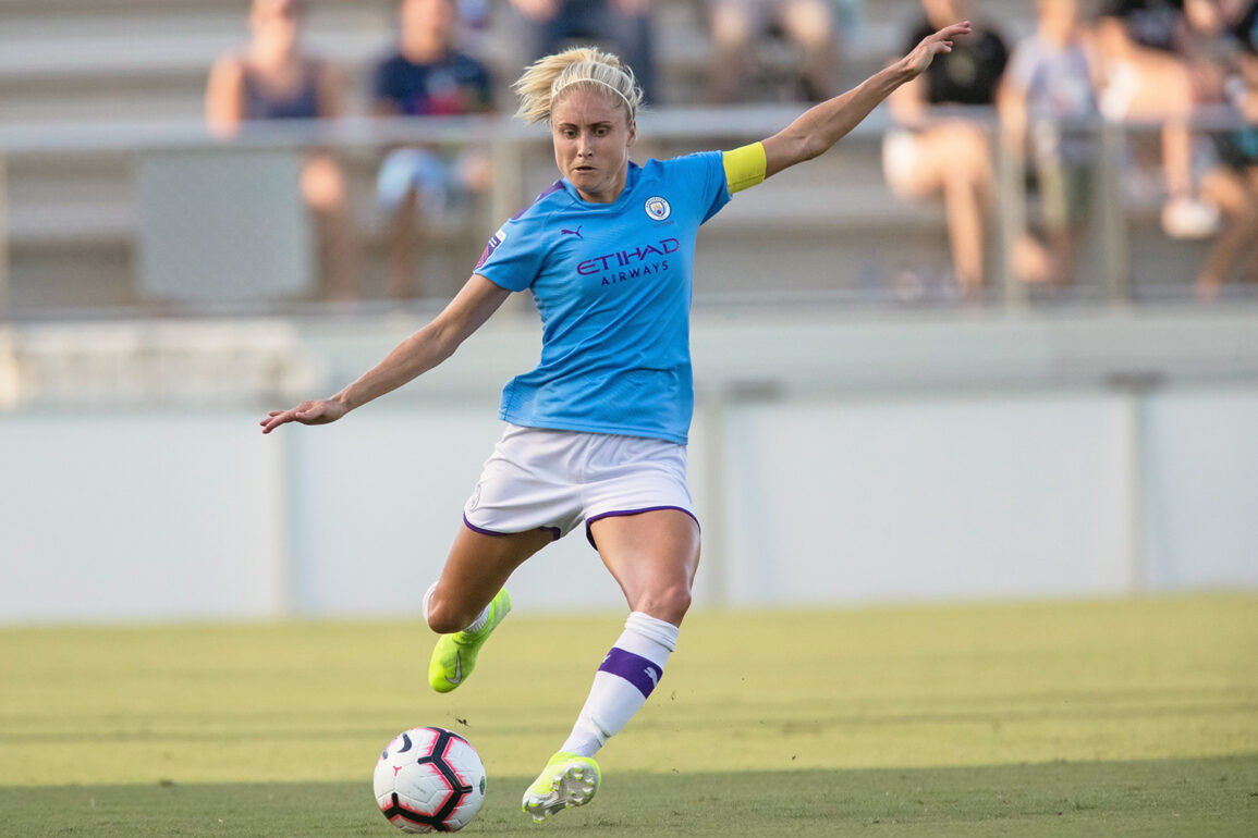 Manchester City's Steph Houghton preparing to kick the ball. (Shane Lardinois/OGM)