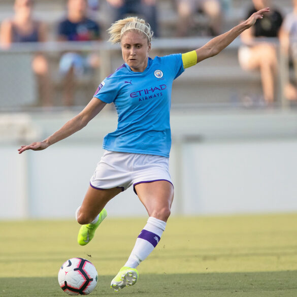 Manchester City's Steph Houghton preparing to kick the ball. (Shane Lardinois/OGM)