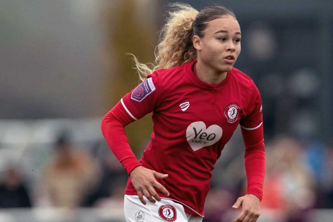 Forward Ebony Salmon playing for Bristol City. (Kieran McManus / The FA)