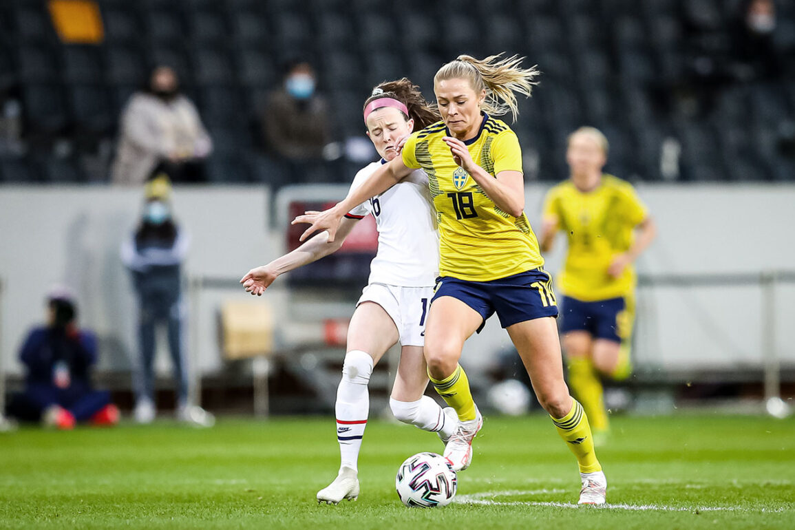 Sweden's Fridolina Rolfo on the ball against Rose Lavelle and the United States. (Mia Eriksson)