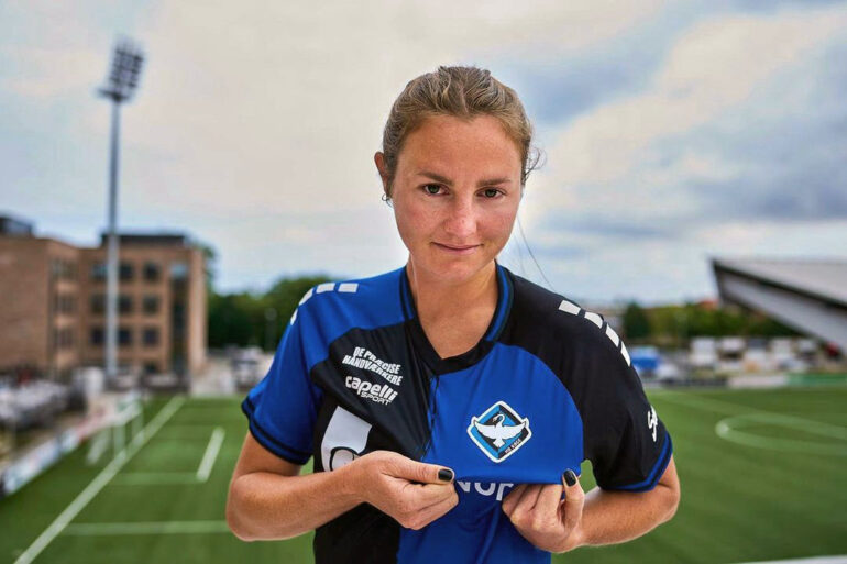 Striker Kyra Carusa showing off HB Koge's crest on her jersey. (Kyra Carusa)