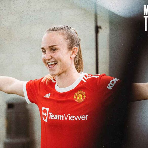 Martha Thomas at her Manchester United introduction. (Manchester United)