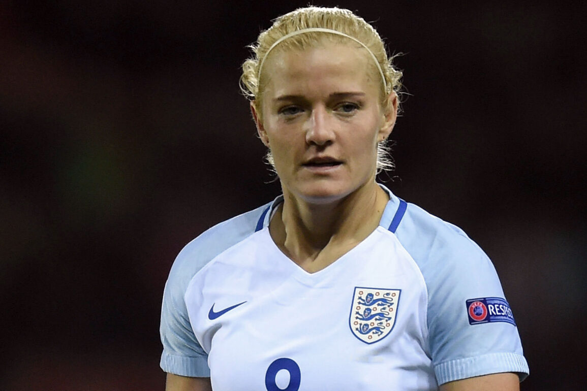 Katie Chapman playing for England. (Getty Images)