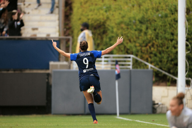 Jodie Taylor celebrates after scoring for the San Diego Wave FC. (Jenny Chuang/San Diego Wave FC)