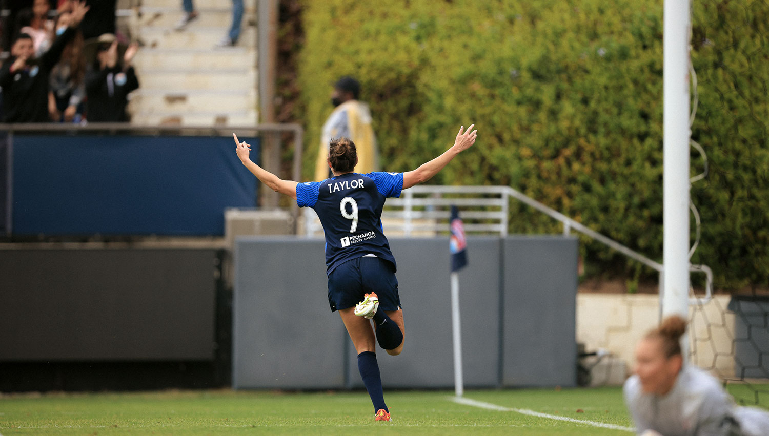 Jodie Taylor celebrates after scoring for the San Diego Wave FC. (Jenny Chuang/San Diego Wave FC)