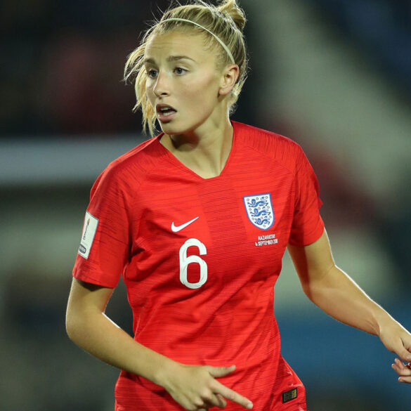 Leah Williamson playing for England. (The FA)