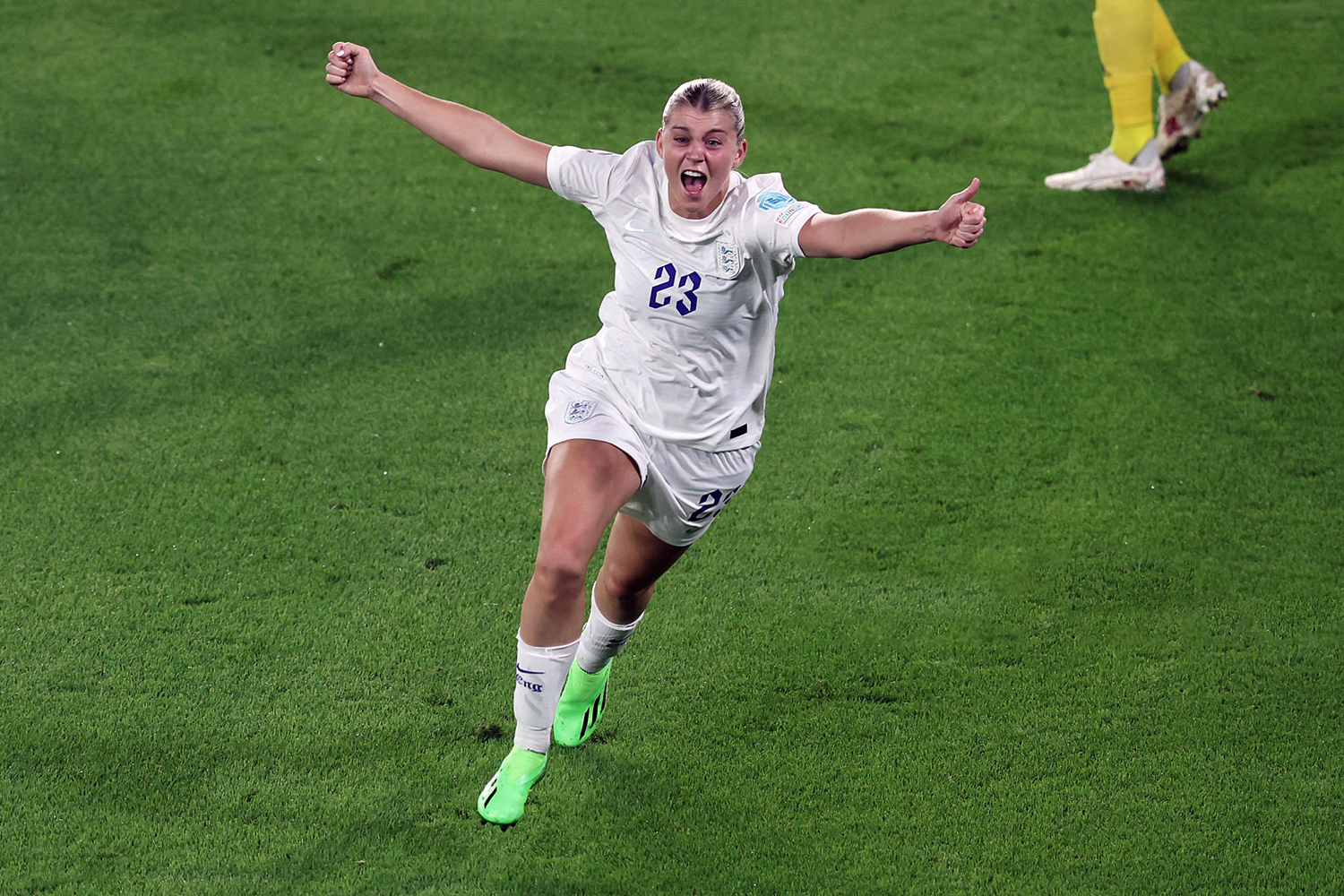 Alessia Russo celebrates her backheel goal during England's 4-0 win over Sweden during the Euro 2022 semifinals. (Catherine Ivill / UEFA; Getty Images)