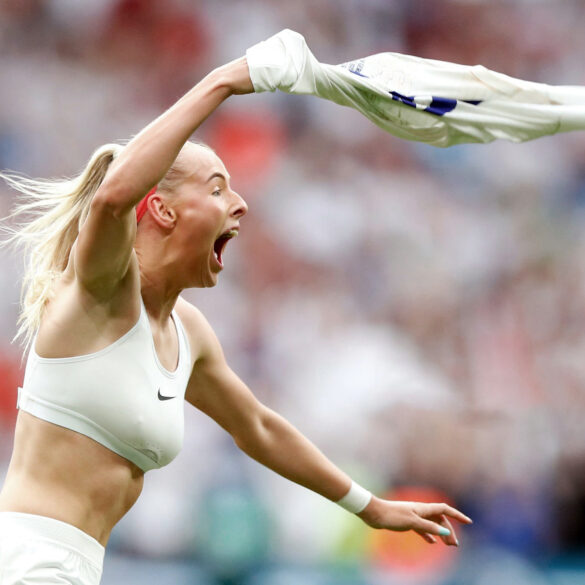 England's Chloe Kelly celebrates scoring the game-winning goal against Germany in extra time of the UEFA Women's Euro 2022 final. (Lynn Cameron / The FA / Getty Images)