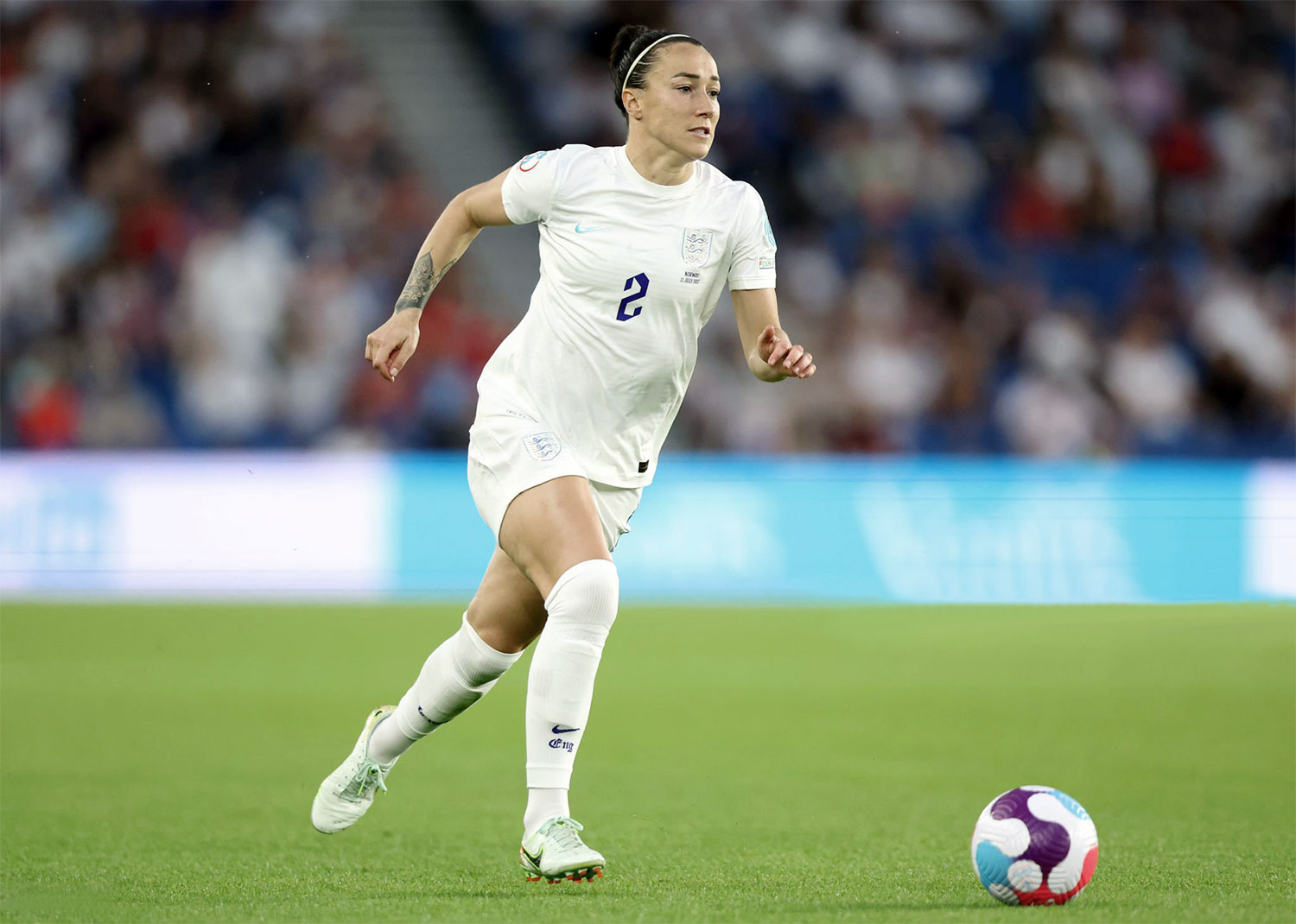 England's Lucy Bronze on the ball during the 2022 UEFA Euros. (Getty Images)