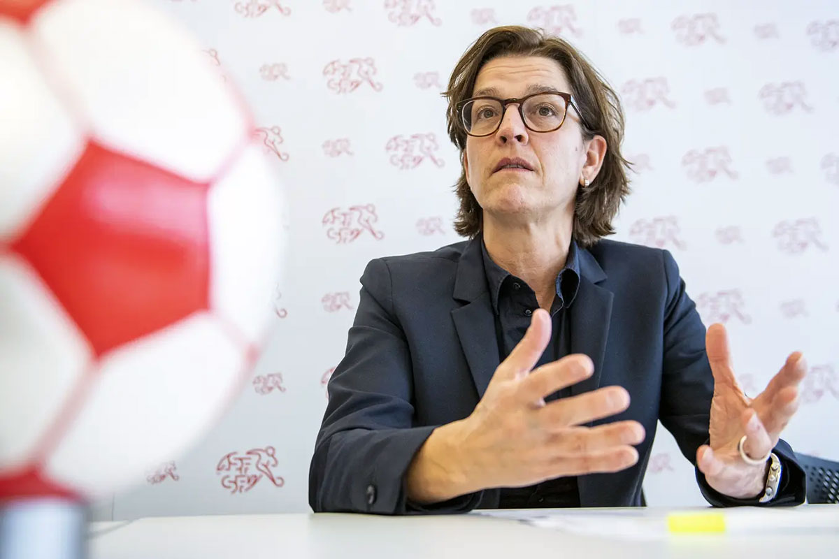 Tatjana Haenni, director of women's footbal for Switzerland, at a press conference. (Marcel Bieri / KEYSTONE)
