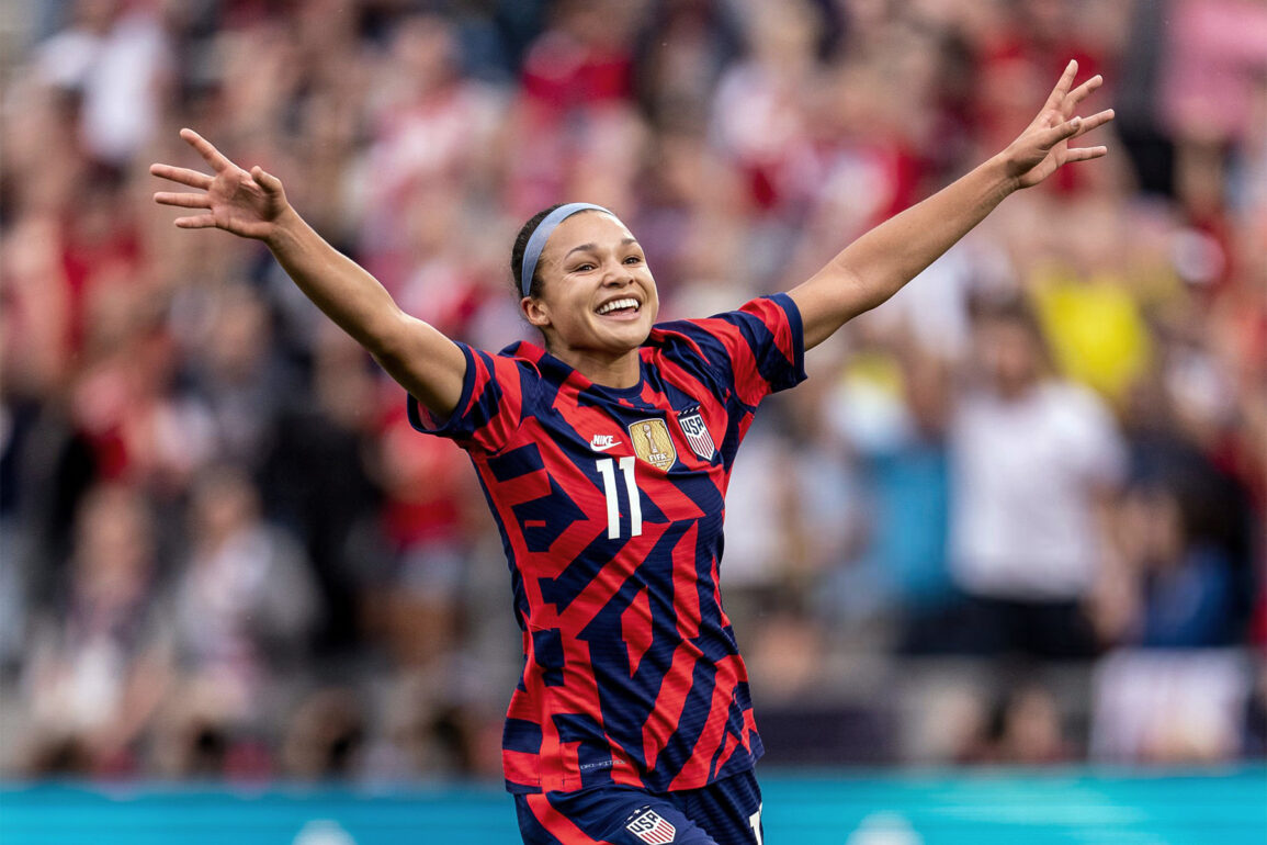 Sophia Smith celebrating with the U.S. Women's National Team. (Brad Smith / ISI Photos / Getty Images)